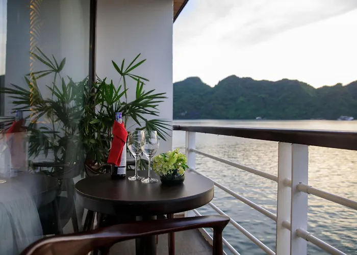 V'spirit Cruise  Hạ Long